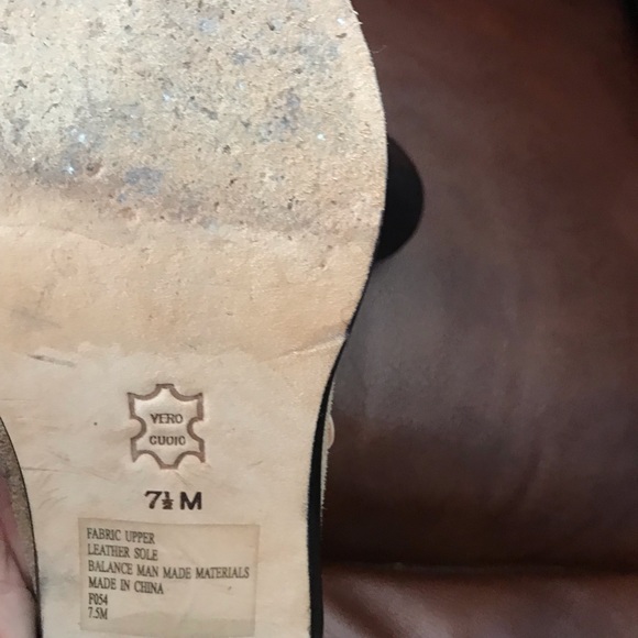 Kathy Ireland gold and brown mules. Size 7.5 - Picture 7 of 7